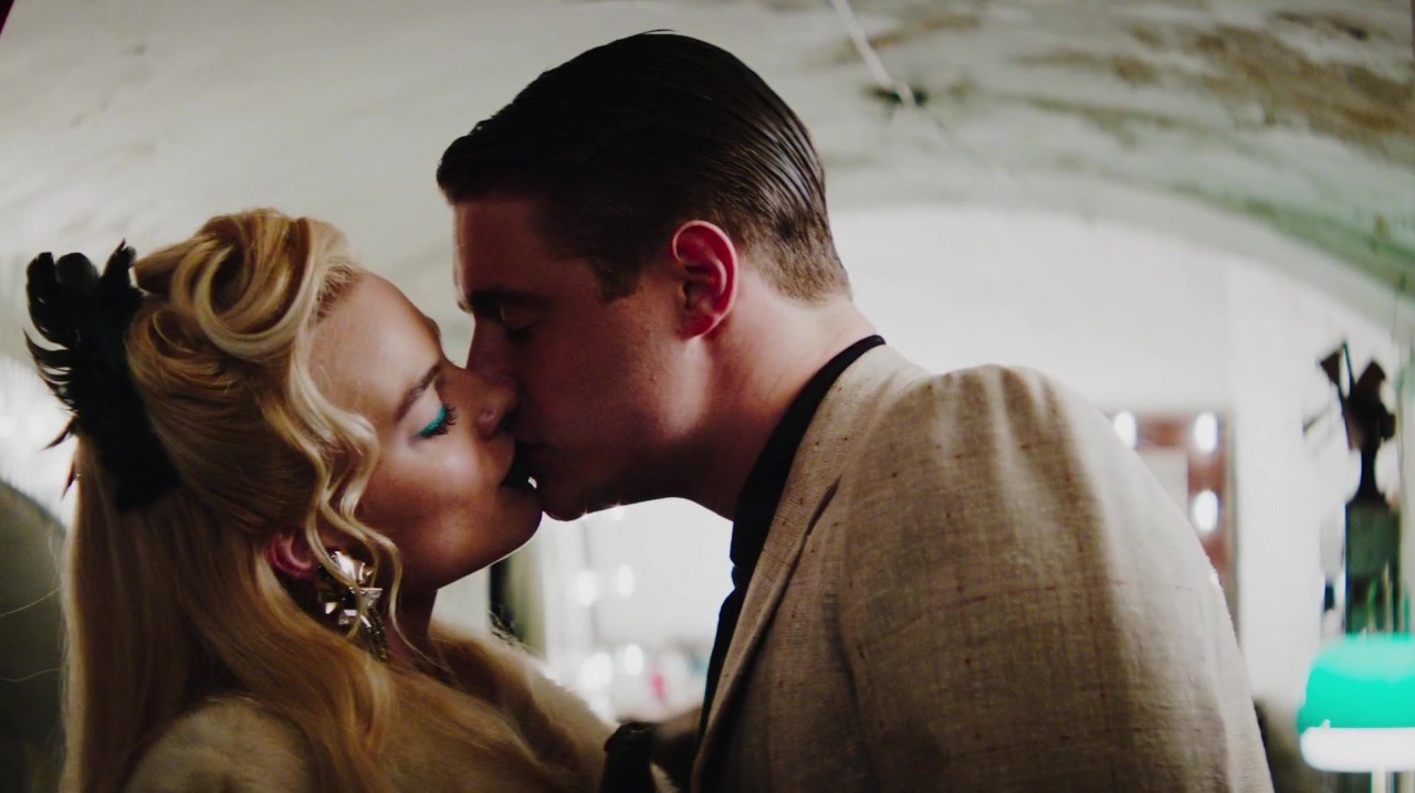 Max Irons and Margot Robbies in Terminal