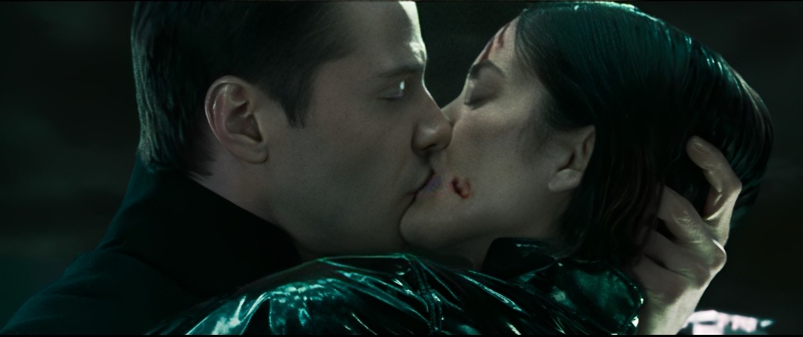 Keanu Reeves and Carrie-Anne Moss Kissing