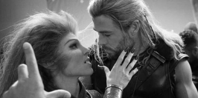 Elsa Pataky's Cameo As Wolf Woman in this scene with Chris Hemsworth