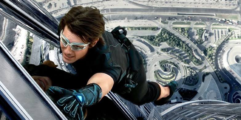 Tom Cruise in the Burj Khalifa scene in Mission Impossible 4