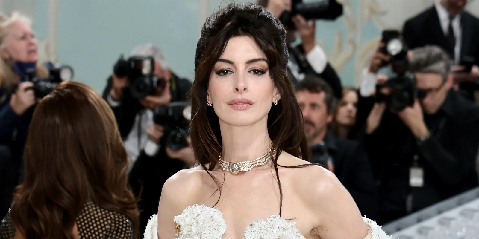 “Wherever they go, they’re in a pack”: Anne Hathaway Felt Like a “Man ...