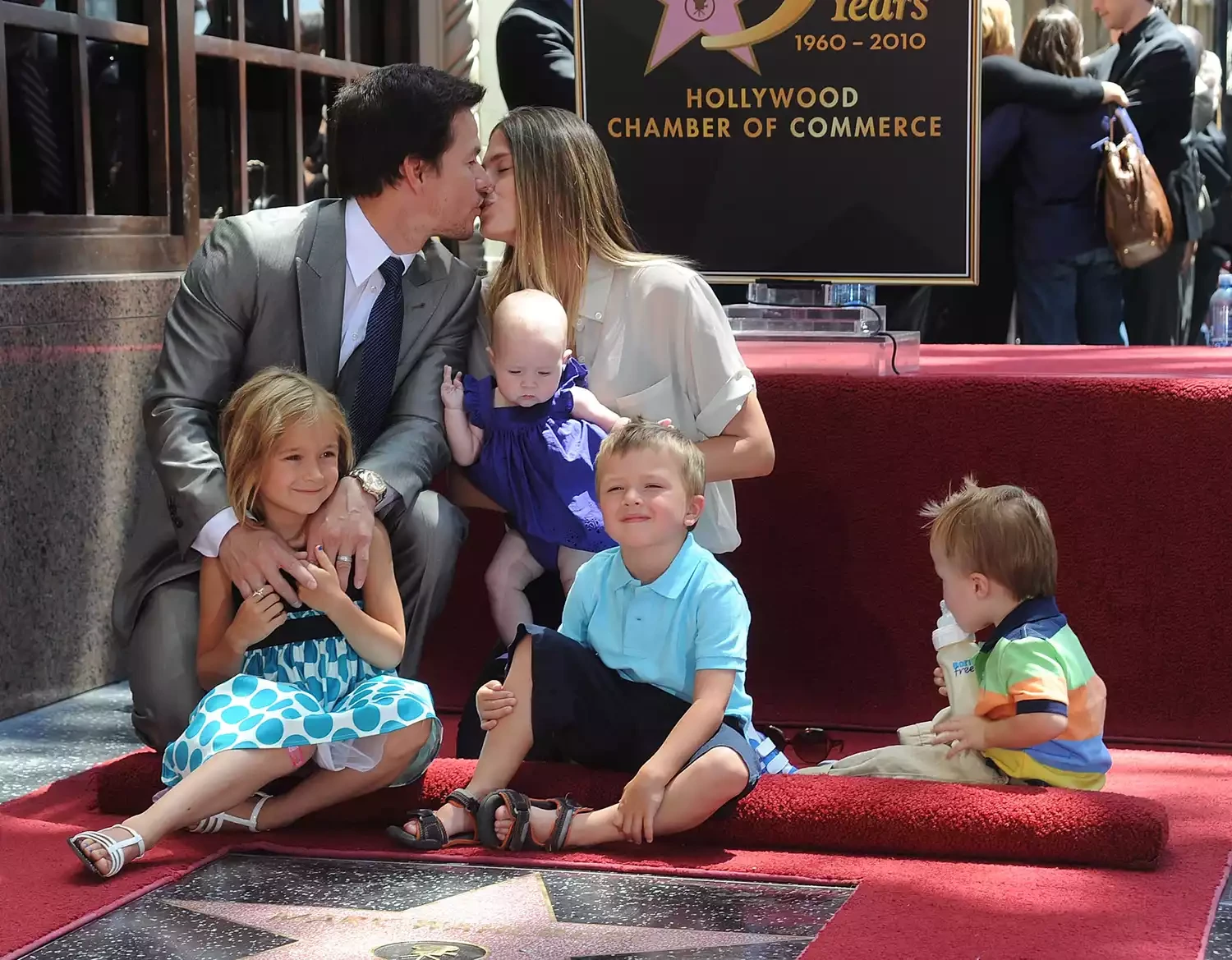 Mark Wahlberg with his wife and kids