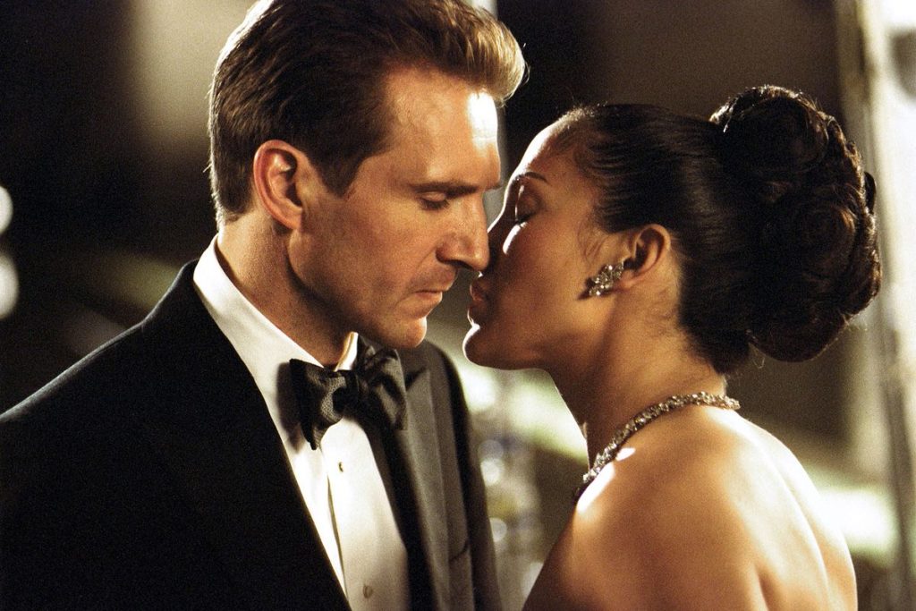 Ralph Fiennes and Jennifer Lopez 