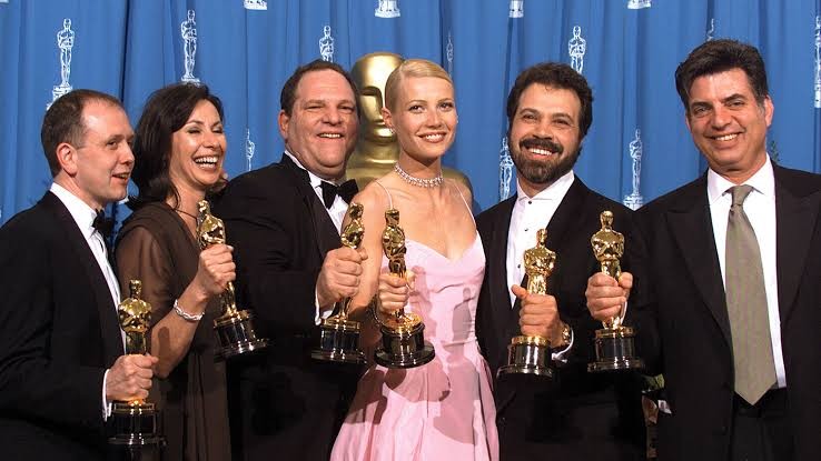 Harvey Weinstein with the cast of Shakespeare in Love at the 1999 Academy Awards