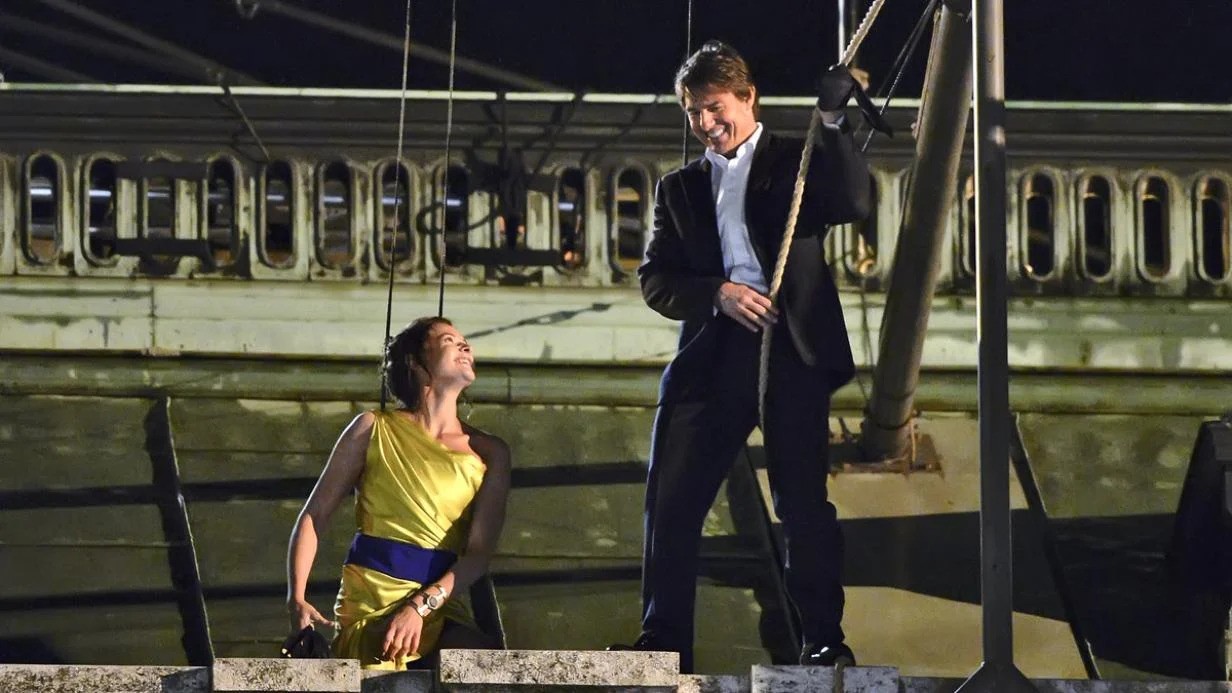 Tom Cruise and Rebecca Ferguson jump off the roof of Vienna Opera House in Rogue Nation