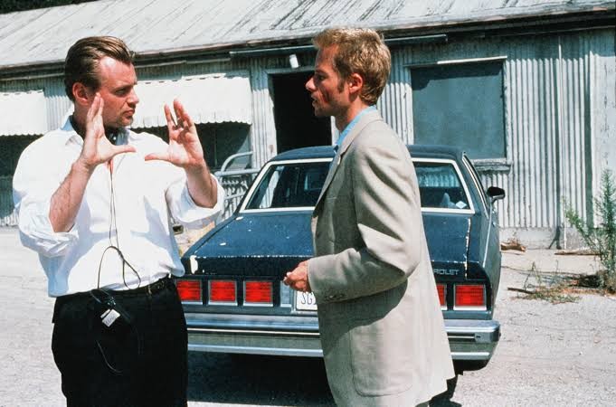 Christopher Nolan behind the scenes of Memento