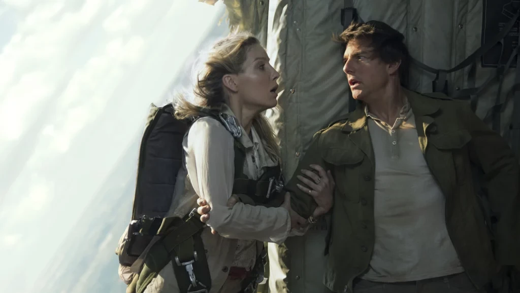 Annabelle Wallis and Tom Cruise in a still from The Mummy