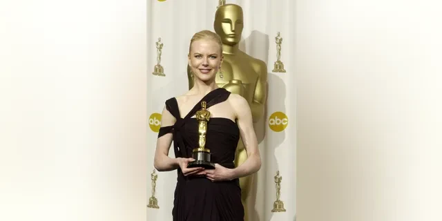 Nicole Kidman with her Oscar trophy