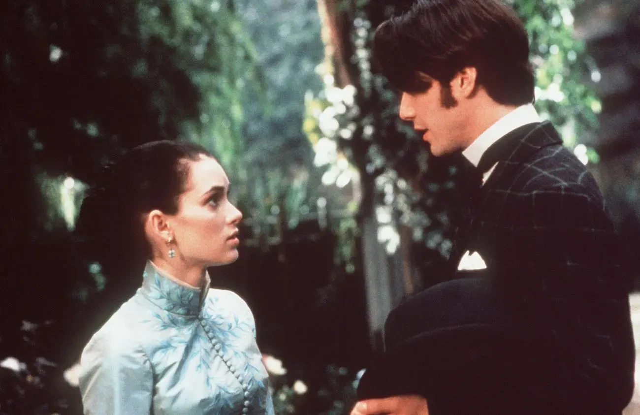 Keanu Reeves and Winona Ryder in Bram Stoker's Dracula (1992).