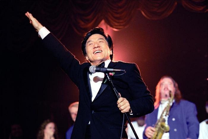 Jackie Chan had to dance and sing simultaneously in The Tuxedo (2002)