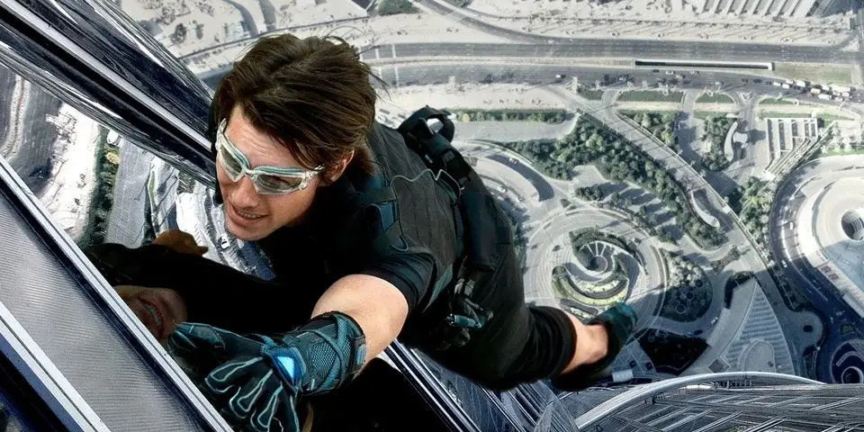 Tom Cruise performing his stunt