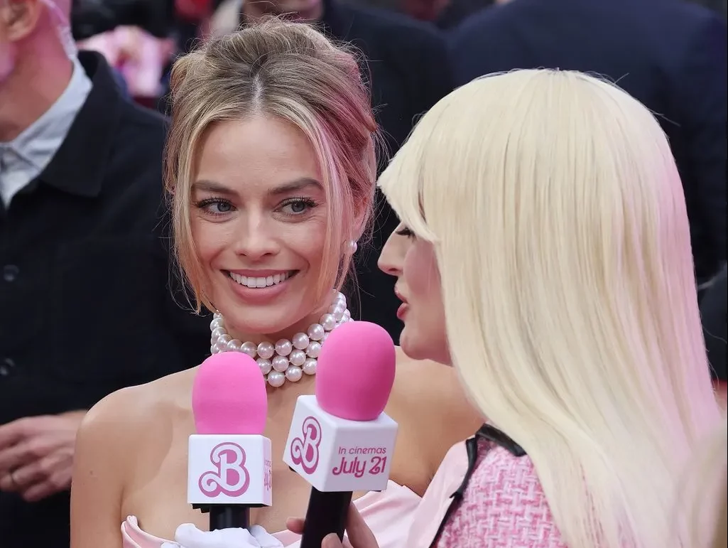 Margot Robbie and Amelia Dimoldenberg