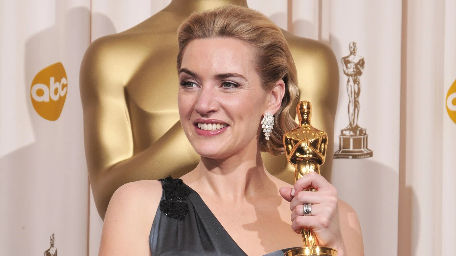 Kate Winslet with her Oscar 