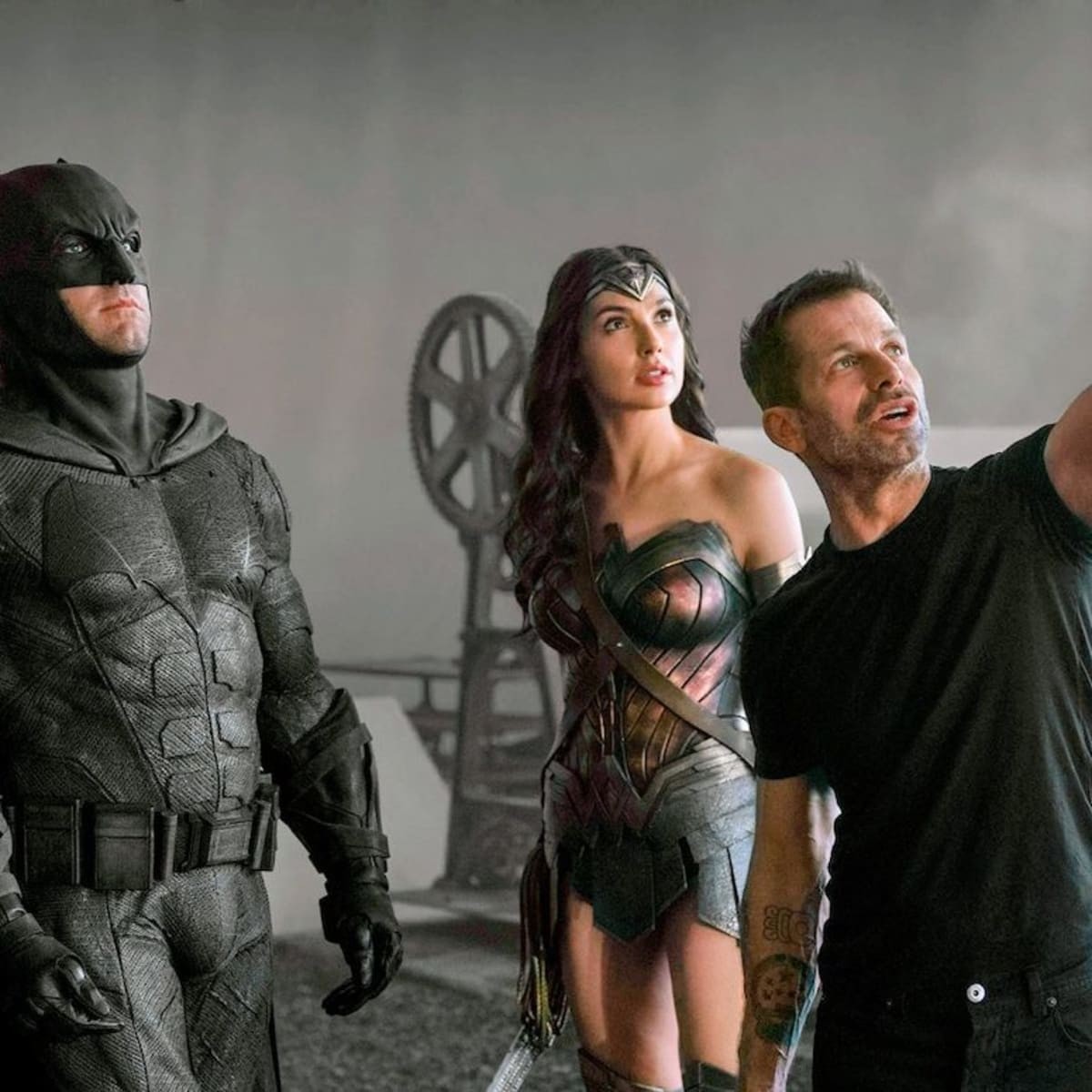 Zack Snyder, Ben Affleck and Gal Gadot in Justice League.