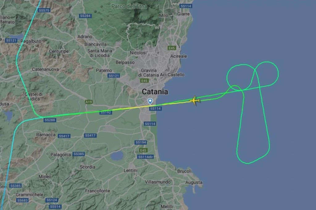 Lufthansa pilot draws p*nis in the sky 