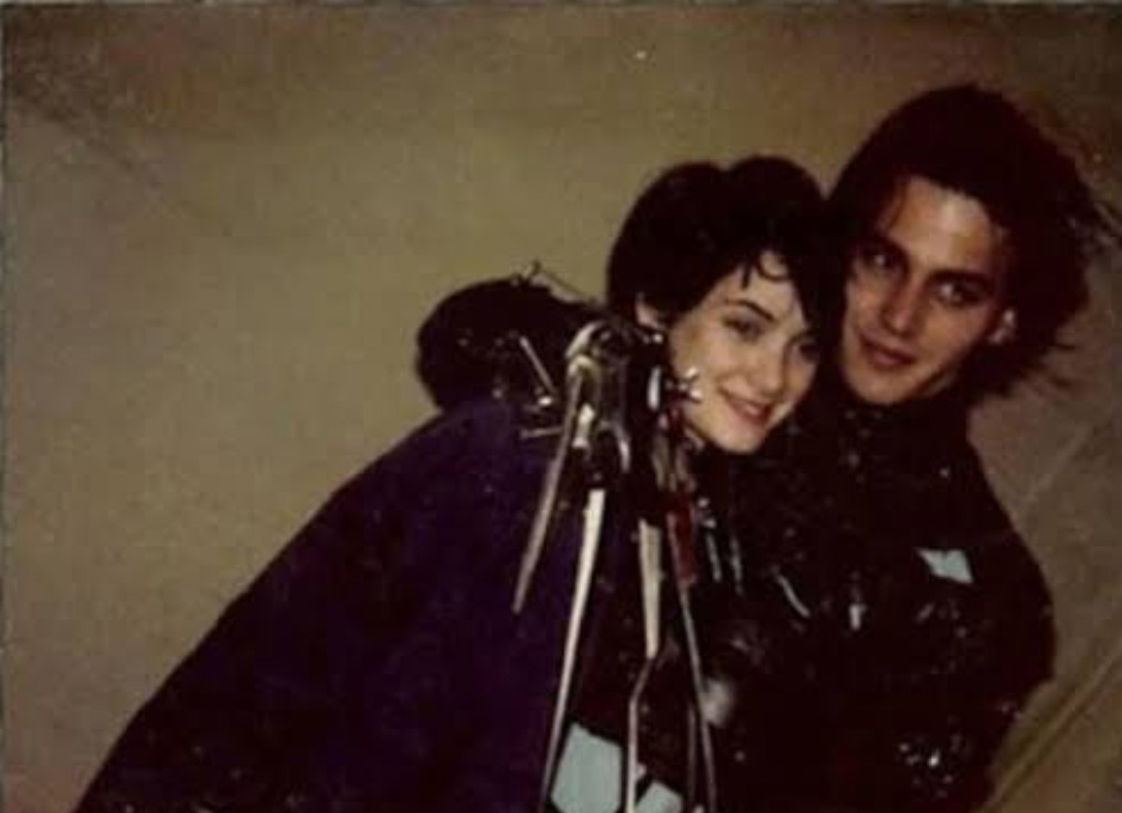 Winona Ryder and Johnny Depp on the set of Edward Scissorhands