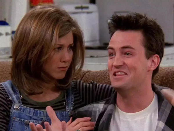 Jennifer Aniston and Matthew Perry in FRIENDS