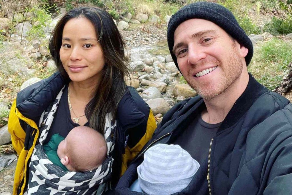 Jamie Chung and Bryan Greenberg with their kids
