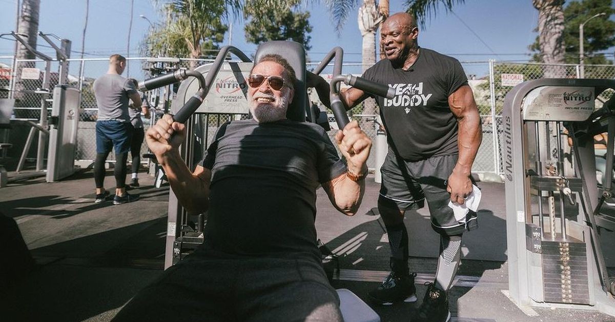 Arnold Schwarzenegger and Ronnie Coleman working out at Gold's Gym