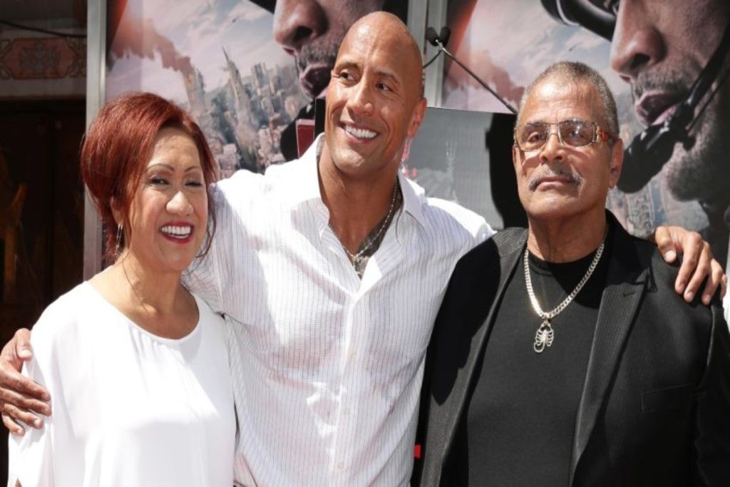 Dwayne Johnson along with his parents 