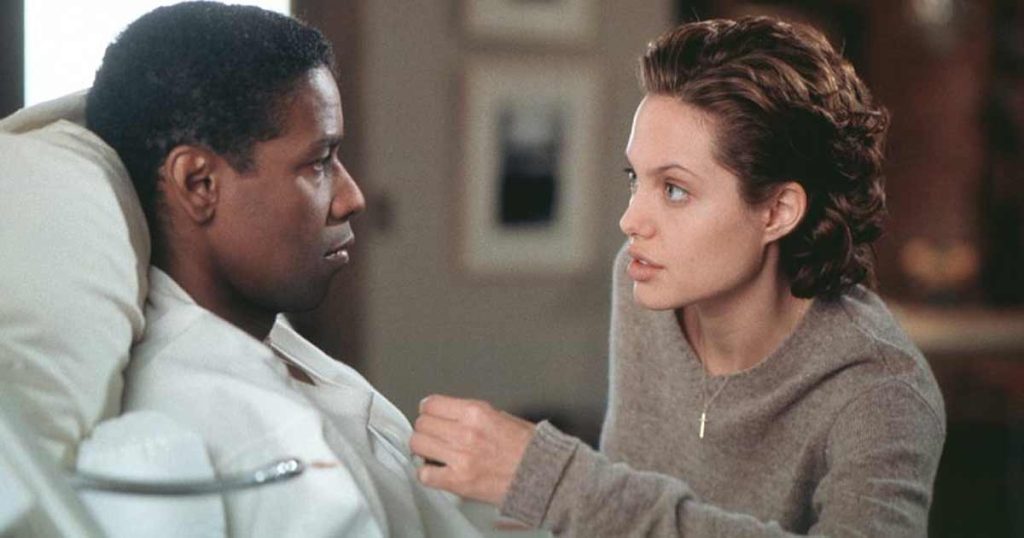 Denzel Washington and Angelina Jolie, facing each other in The Bone Collector