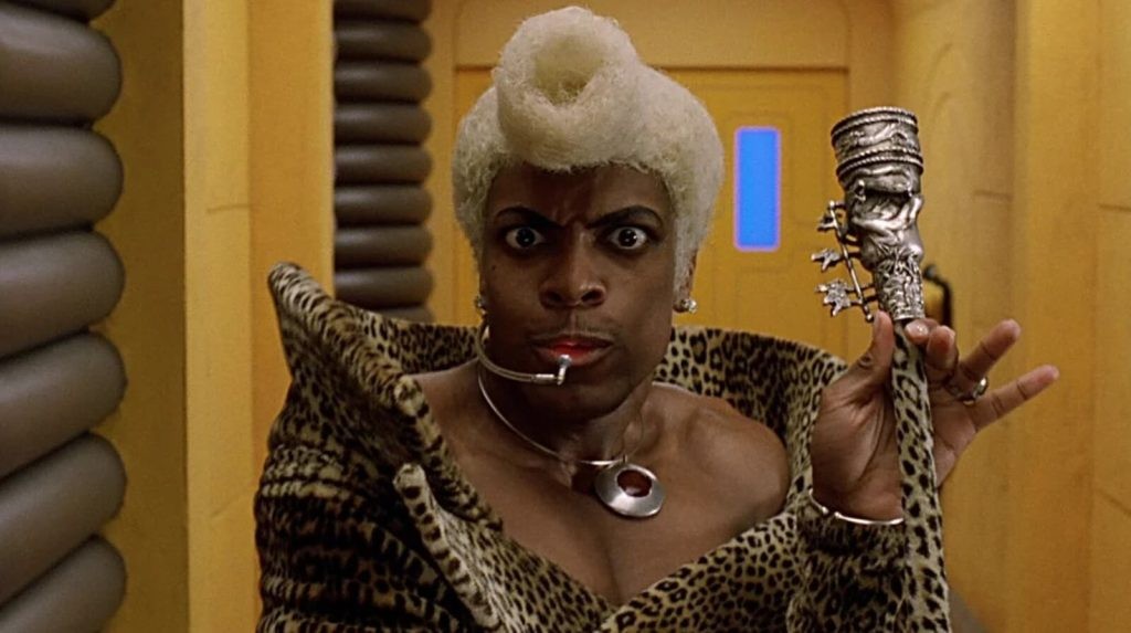 Chris Tucker as Ruby Rhod in a still from The Fifth Element (1997)