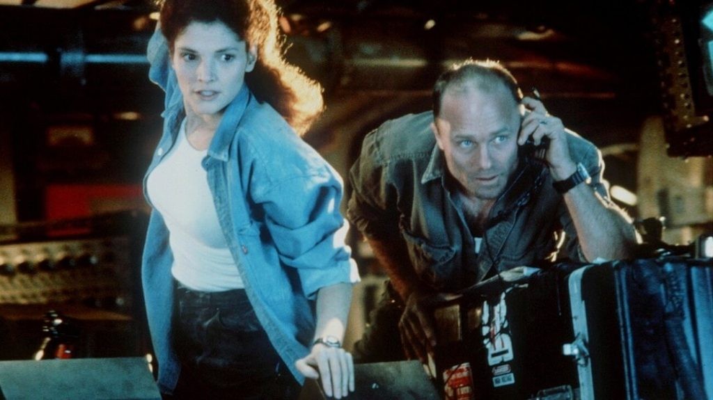Mary Elizabeth Mastrantonio and Ed Harris in a still from The Abyss (1989)