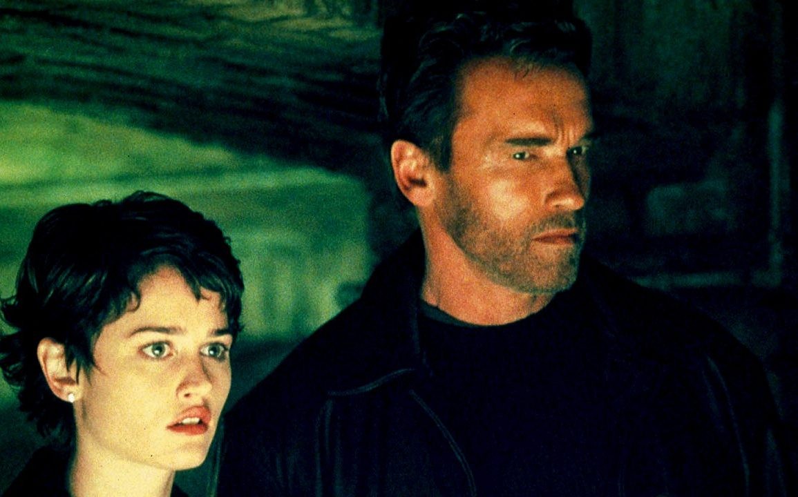 Robin Tunney and Arnold Schwarzenegger in a still from End of Days