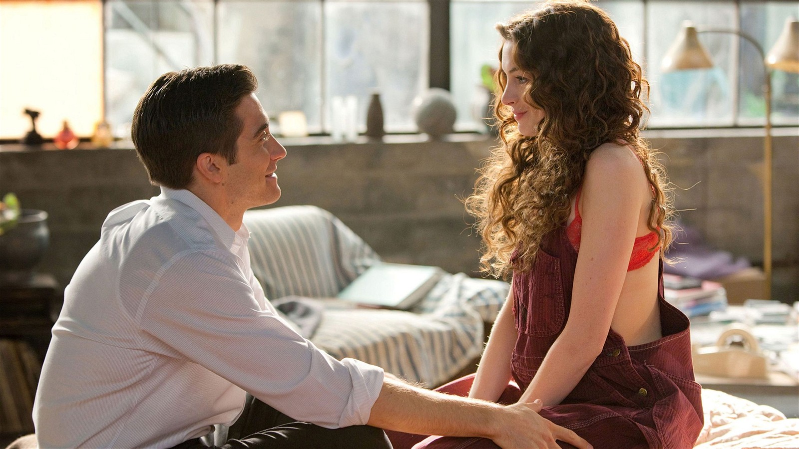 Jake Gyllenhaal and Anne Hathaway in a scene from Love & Other Drugs