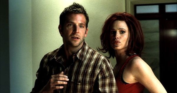 Jennifer Garner and Bradley Cooper in Alias 