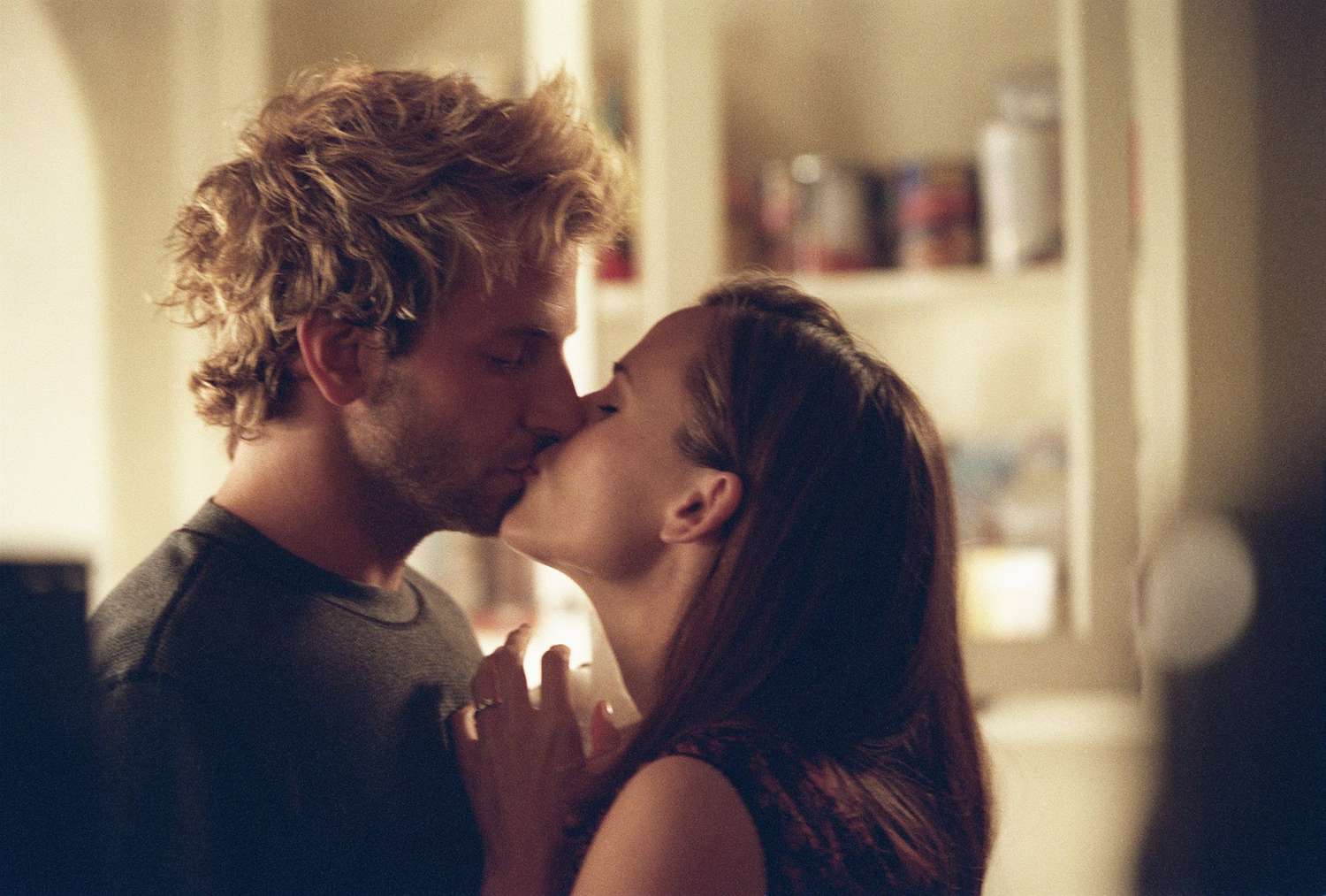 Jennifer Garner and Bradley Cooper in Alias 