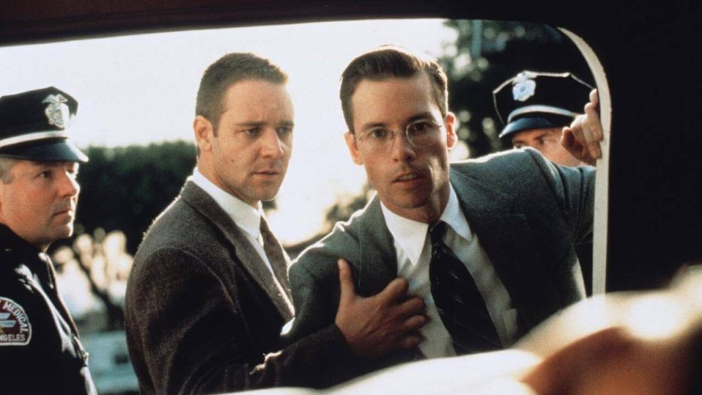 Russell Crowe and Guy Pearce in a still from L.A. Confidential (1997)