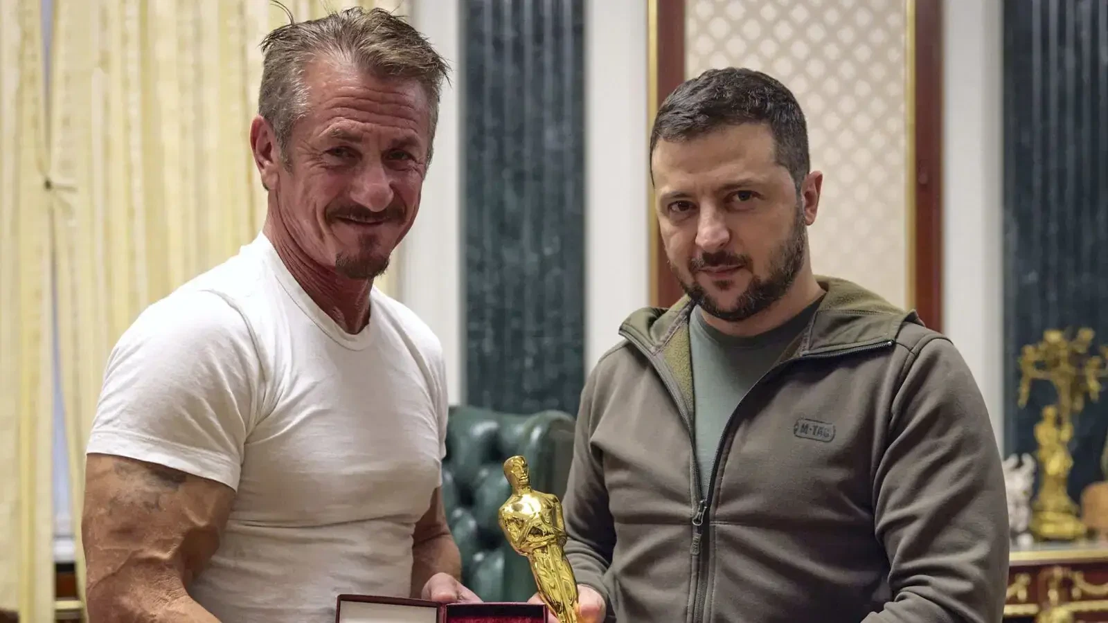 Sean Penn with the Ukrainian President 