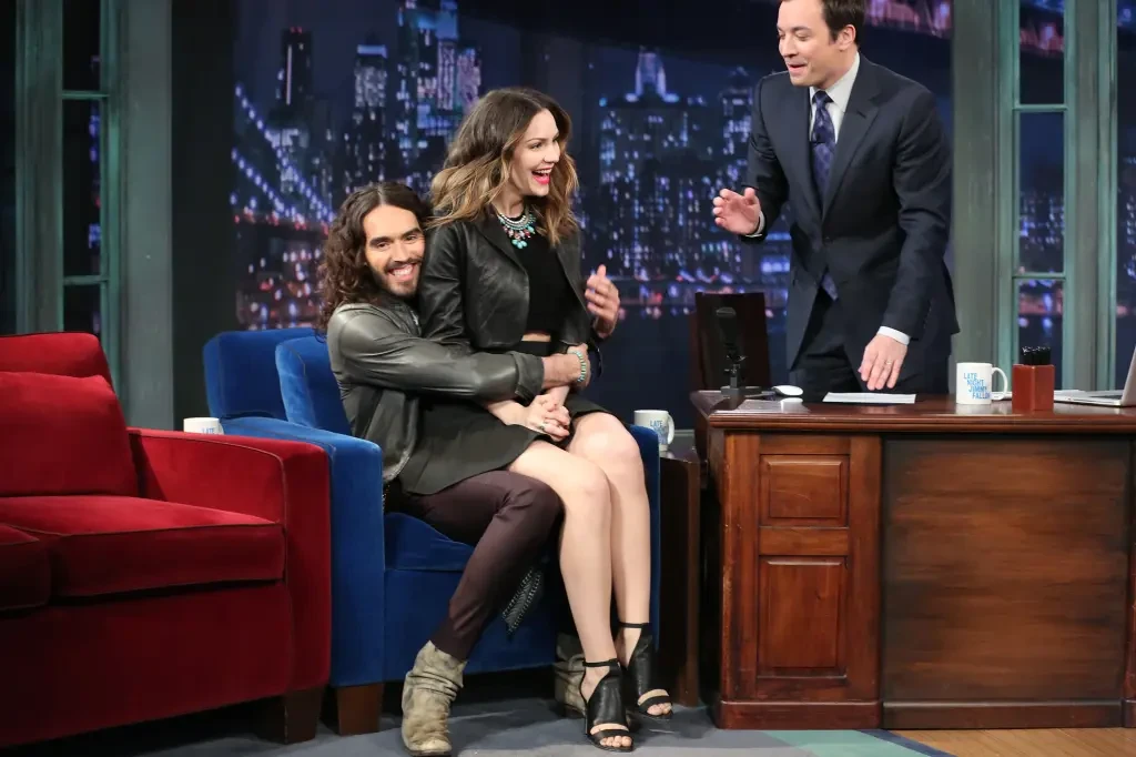 Russell Brand grabbing Katharine McPhee on “Late Night With Jimmy Fallon”