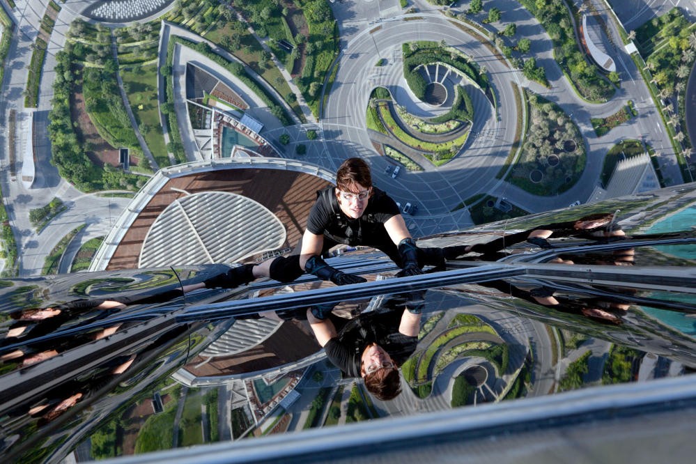 Tom Cruise in the Burj Khalifa scene in Mission Impossible 4