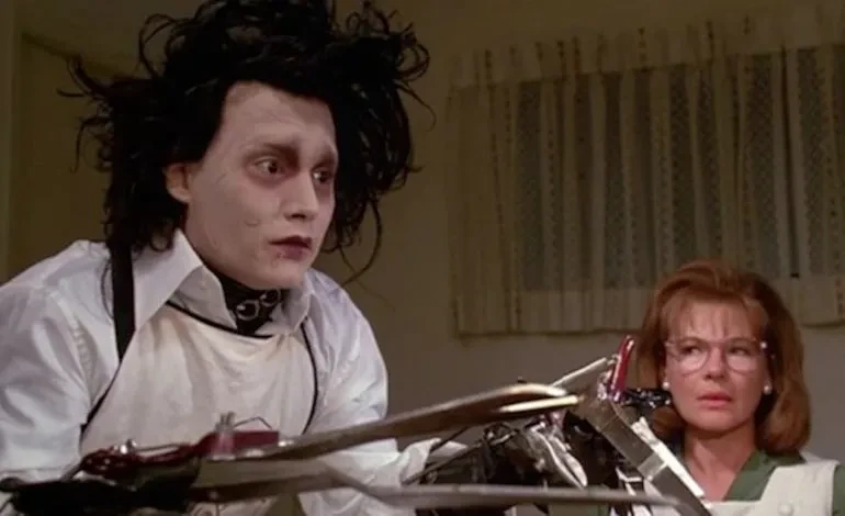 Johnny Depp in and as Edward Scissorhands 