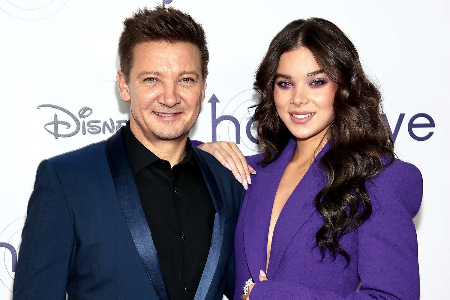 Jeremy Renner and Hailee Steinfeld 