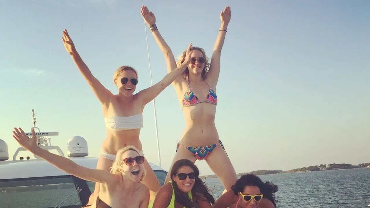 Jennifer Lawrence on vacation with her girlfriends