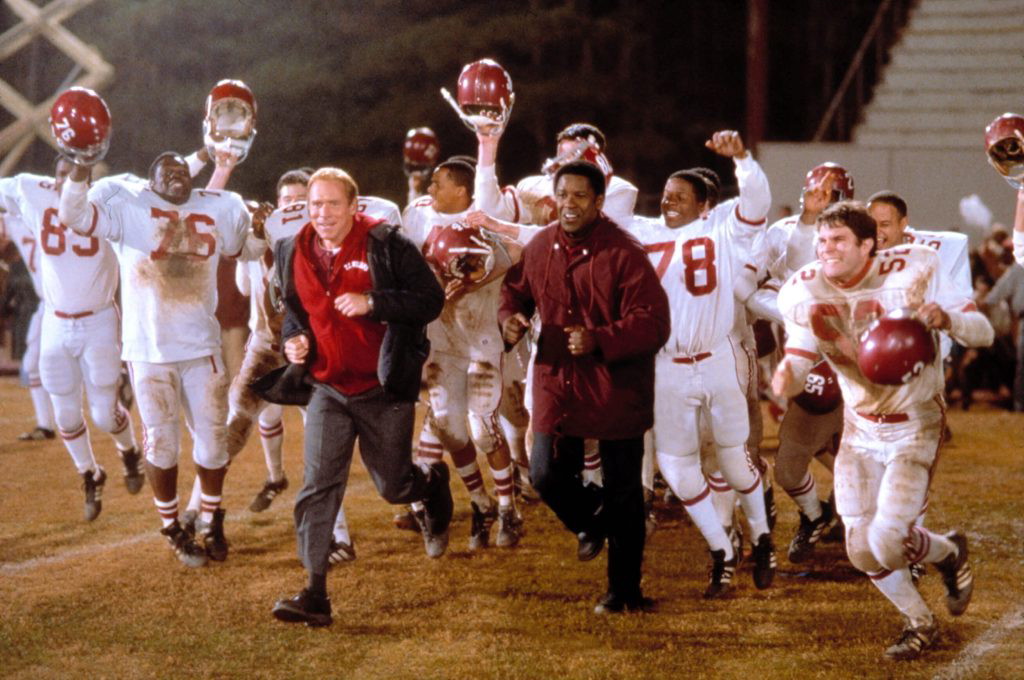 A still from Remember the Titans (2000)