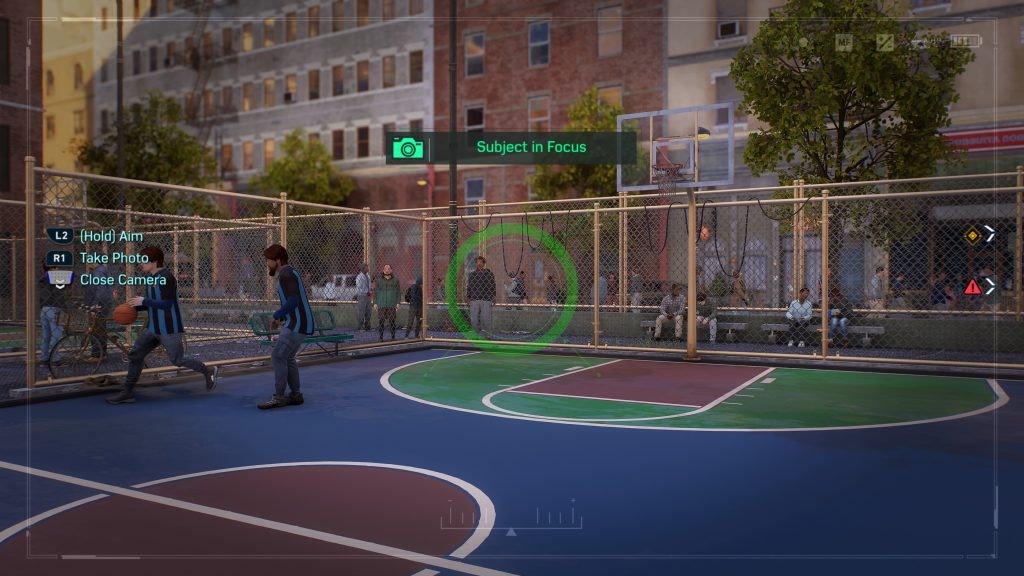 Take a photo of the basketball players for Harlem's Photo Ops in <em>Marvel's Spider-Man 2</em>.