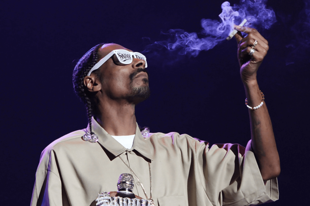 Snoop Dogg promoted a smokeless product