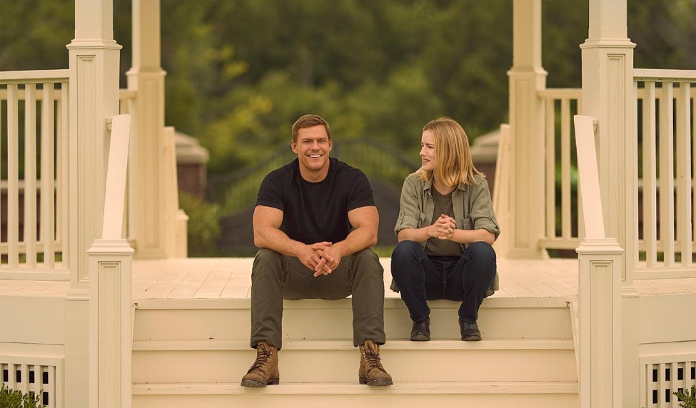 Alan Ritchson and Willa Fitzgerald in Reacher S1