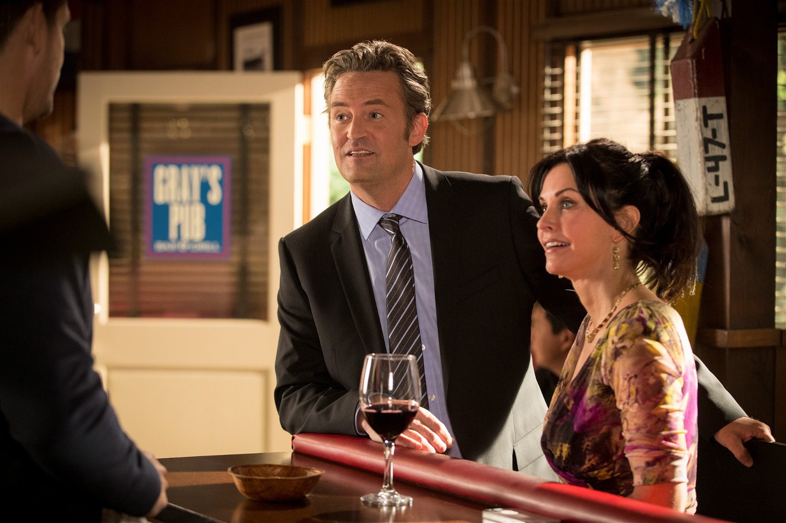 Matthew Perry with Courteney Cox in Cougar Town