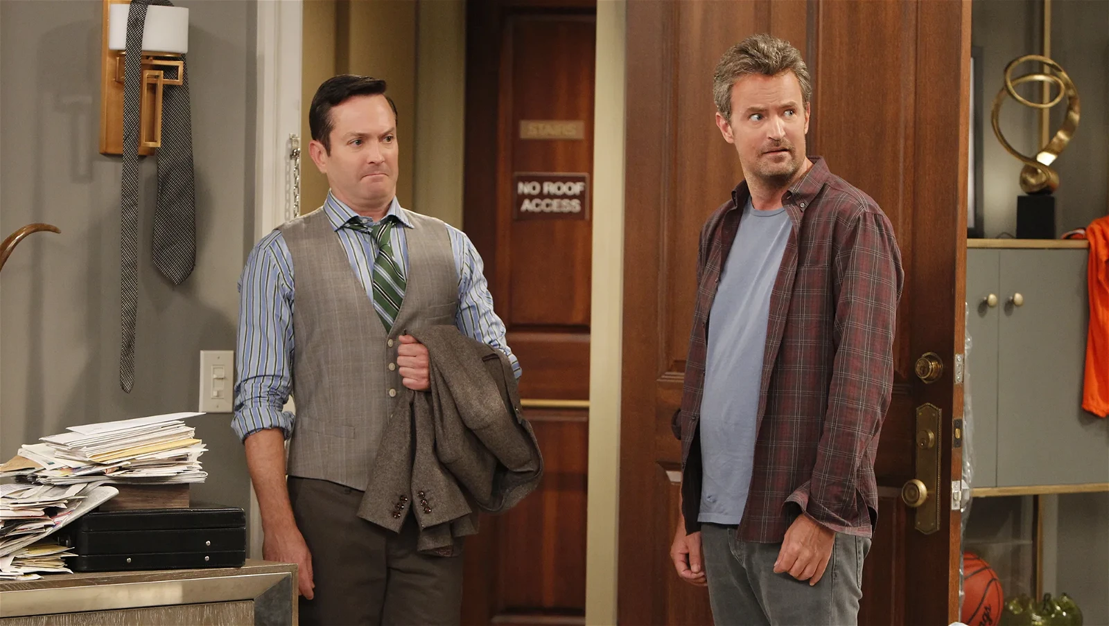 Matthew Perry with Thomas Lennon in The Odd Couple