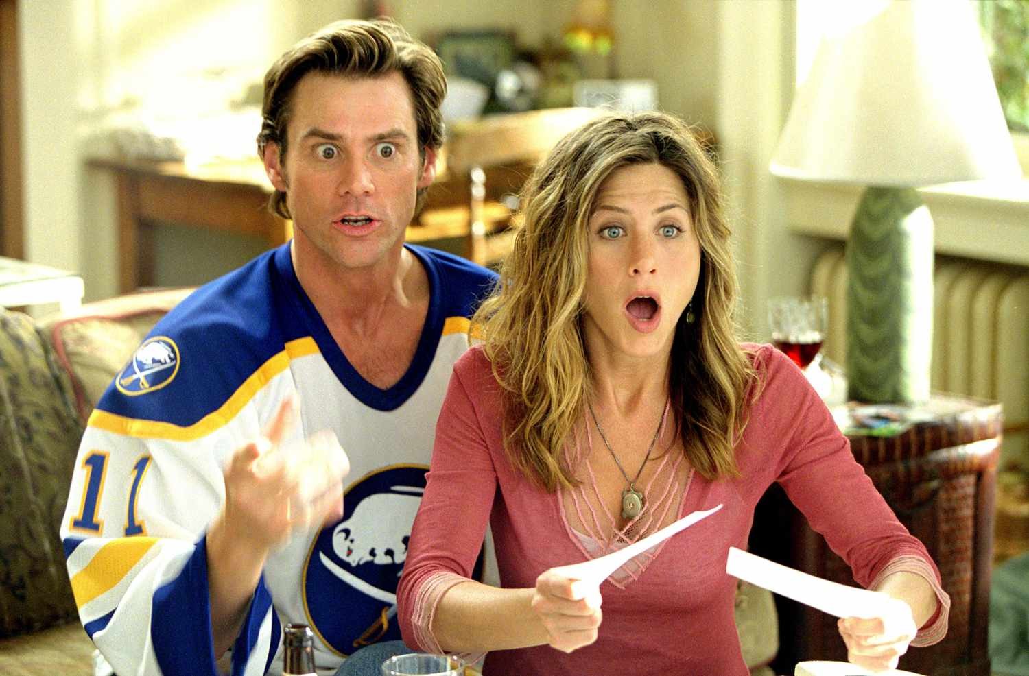 Jennifer Aniston and Jim Carrey in Bruce Almighty