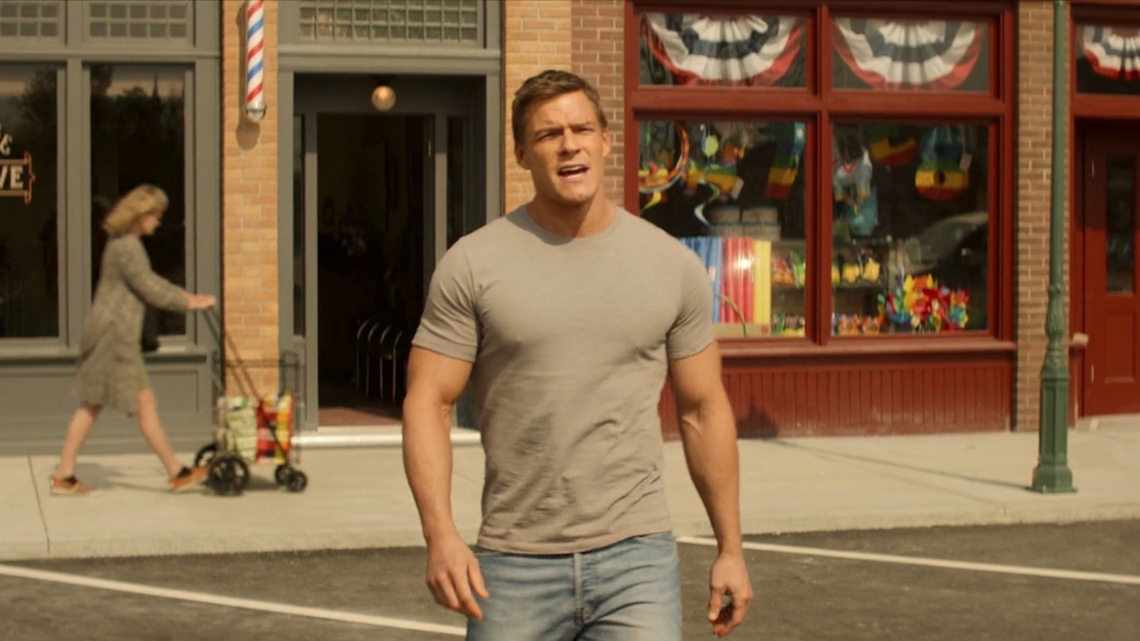 Alan Ritchson in action from a scene in Reacher 