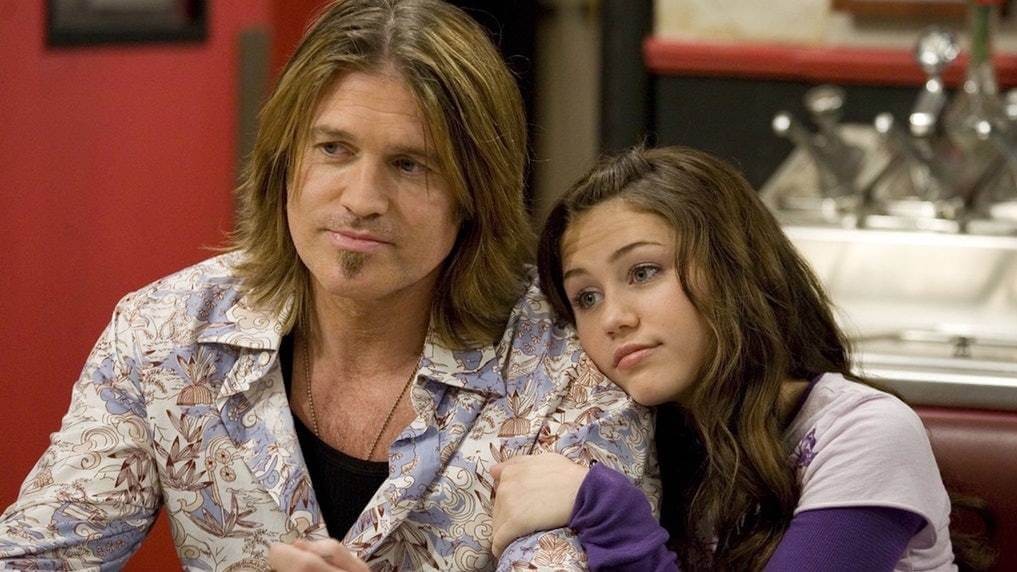 X Miley Cyrus Was Reportedly In An All Out War With Dad Billy Ray