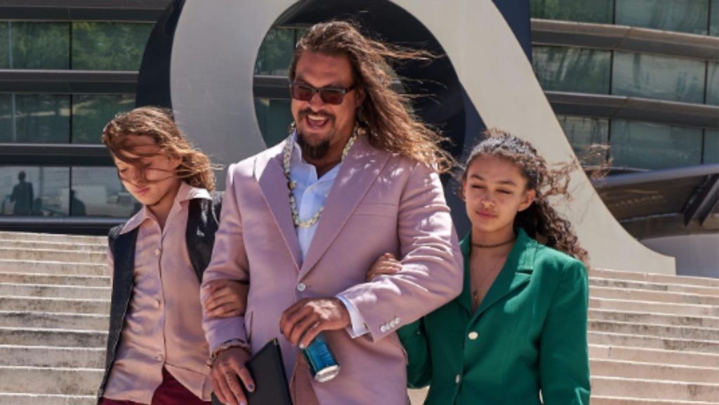 Momoa with his two kids he shares with Bonet (image via his Instagram)