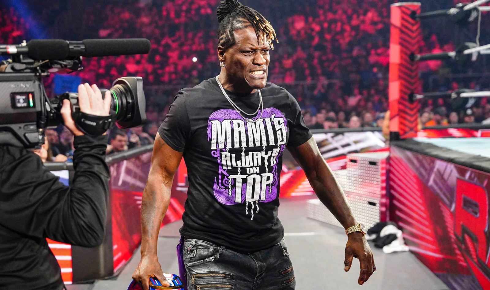 Бывший соперник Джона Сины и легенда WWE, реакция R-Truth на случайное живое видео Шеннон Шарп на NSFW в Instagram слишком забавно, чтобы его пропустить