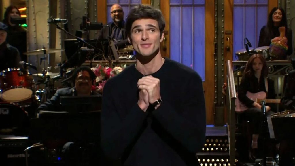 Elordi during his SNL monologue
